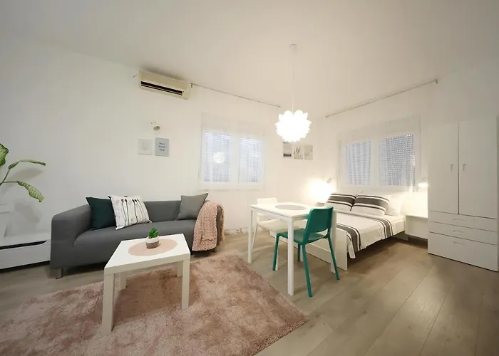 Old Town Stylish Andi * ザダル